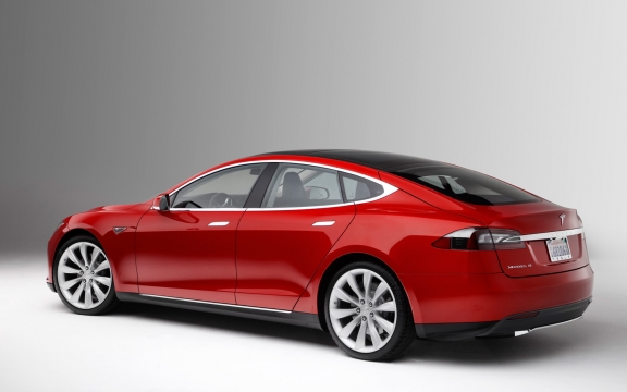 Hokus Pokus Startus: Majitelé Tesla Model S jej budou moci nastartovat iPhonem