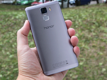 Huawei chystá Honor 5A Plus: Tabletofon se slušnou výbavou za hubičku