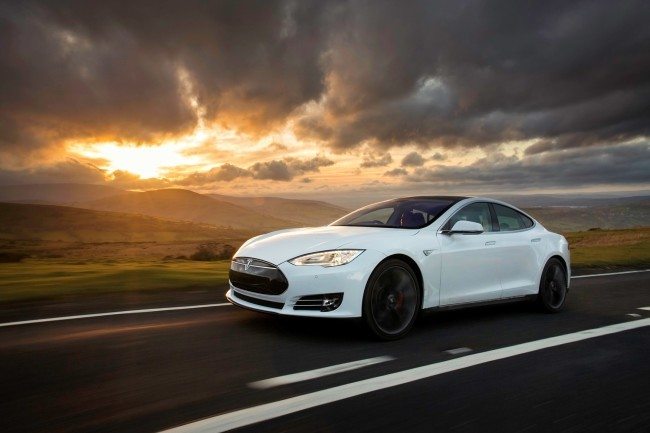 Tesla končí s nabíjením zdarma, noví majitelé si jej budou muset platit