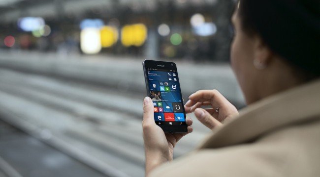 Lumia 650 je konečně oficiální: Vzhledově povedený smartphone s pomalejším motorem