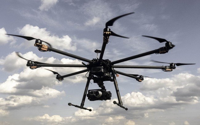 15letý mladík vyhrál první velkou cenu v létání s drony. Odnesl si 6 milionů Kč