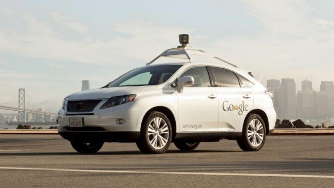 Autonomní auto Google způsobilo první nehodu: Umělá inteligence špatně odhadla situaci