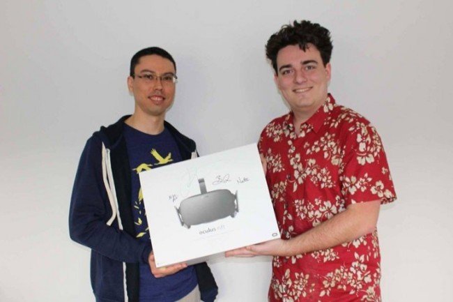 Překvapení! První objednaný Oculus Rift doručil samotný šéf Palmer Luckey