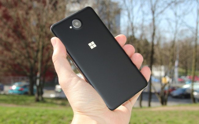 Recenze Microsoft Lumia 650: Nápadník s pomalým srdcem
