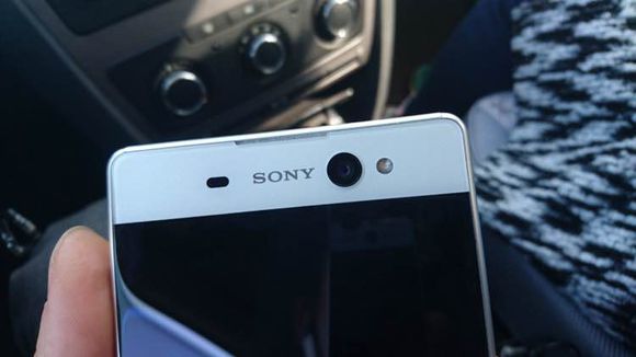 Sony Xperia C6 Ultra vystrkuje růžky: Obrovský displej s tenkými rámečky a 16Mpx selfies