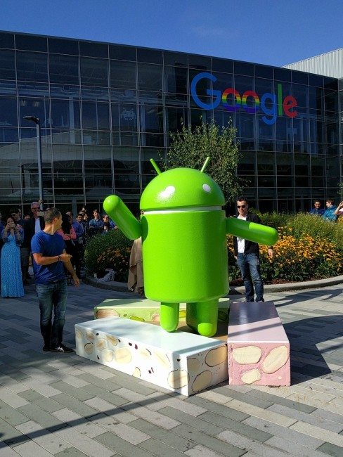 Android 7.0 má oficiální jméno. Nejnovější sladkostí bude Nougat (nugát)
