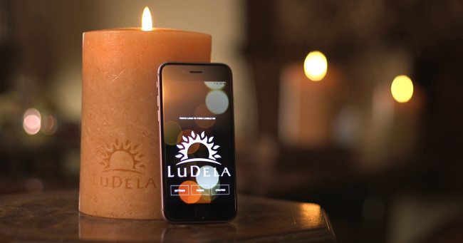 Vítejte ve 21. století: Seznamte se se svíčkou, kterou lze ovládat telefonem
