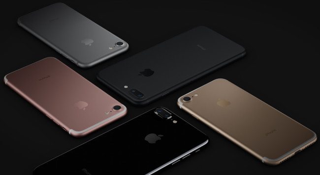 Zítra se v ČR začíná prodávat iPhone 7. Větší varianta bude nedostatkovým zbožím