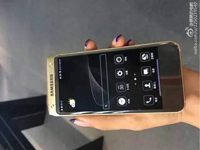 Samsung „Veyron“ na fotografiích: Véčková obdoba Galaxy S8 s vnějším e-ink displejem