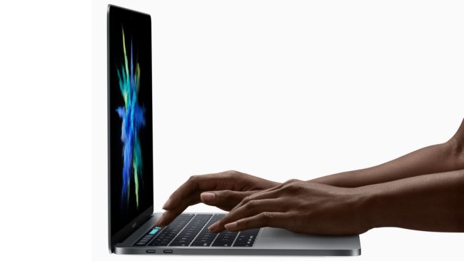 Nové MacBooky jsou noční můrou techniků, opravit jdou jen velmi těžko