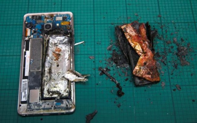 Galaxy Note7 je skvělý kus hardwaru, od začátku jej ale provázejí problémy s explodujícími bateriemi.