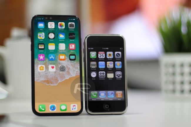 Oproti prvním iPhonům s 3,5" displejem ty současné celkem narostly