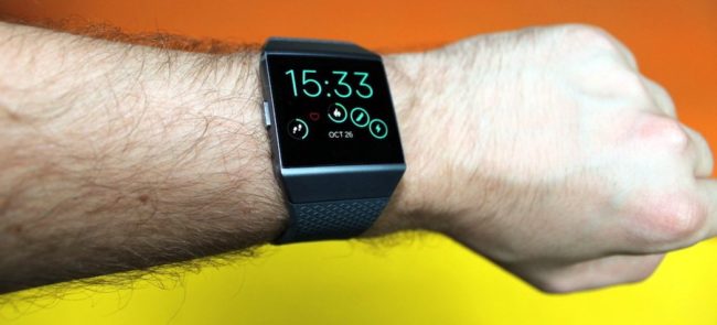 recenze FitBit Ionic
