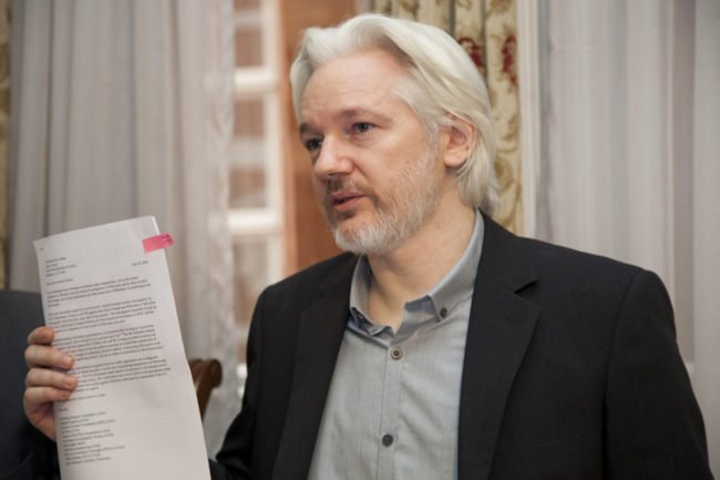 assange_tiskovka
