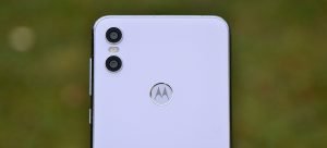 Motorola One recenze