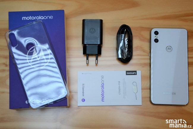 Motorola One recenze
