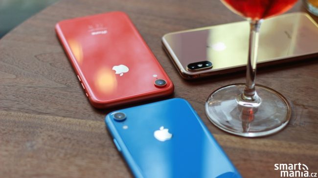 iPhone Xr ve dvou barvách a iPhone Xs Max