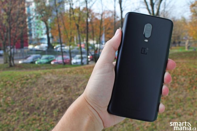 OnePlus 6T v dražší edici Midnight Black s matnou povrchovou úpravou