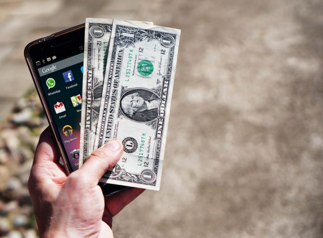 money peníze aplikace předplatné