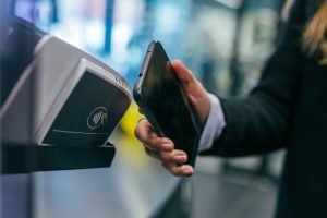 Android Pay a Apple Pay: jak funguje placení telefonem?