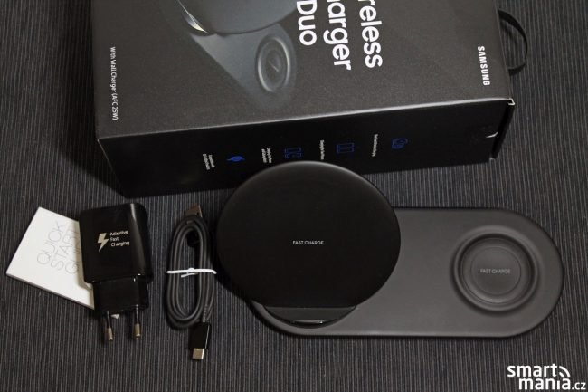 Samsung Wireless Charger Duo a kompletní obsah balení