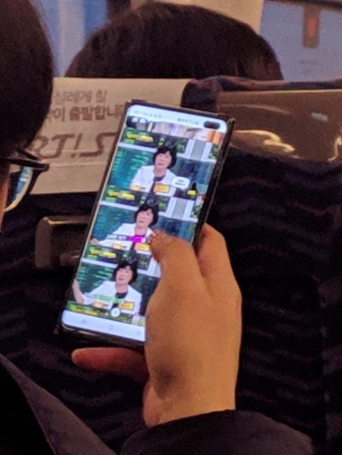 Testovací prototyp Samsungu Galaxy S10+ na první fotografii