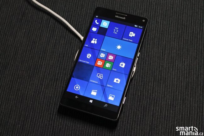 aBezdrátová nabíječka Huawei CP60 recenze