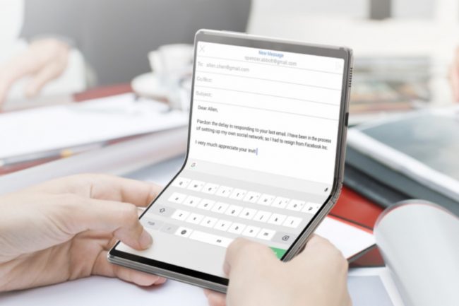 TCL ohebný smartphone TCL ohebný smartphone