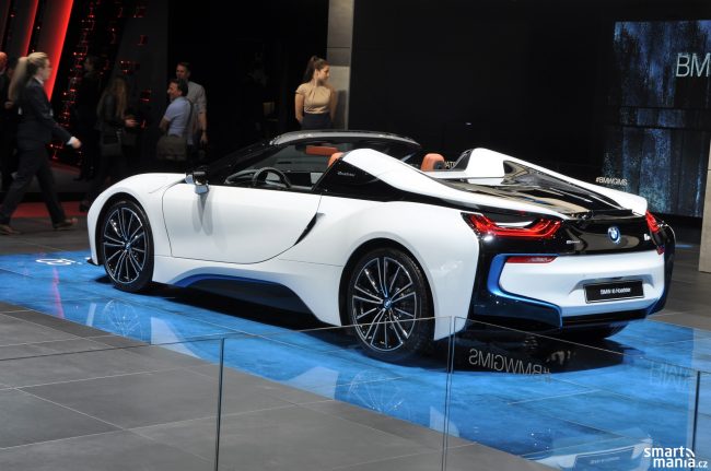 BMW i8 Roadster Zeneva 2019 01