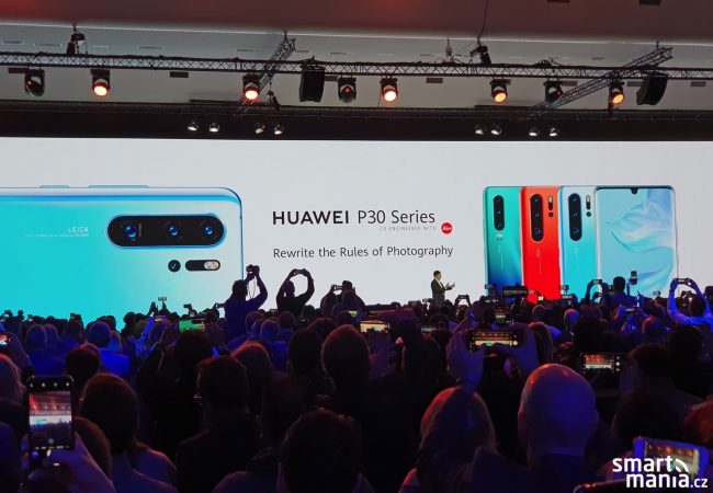 Huawei P30 Pariz CEO Huawei Richard Yu v Paříži představuje nové modely řady P30