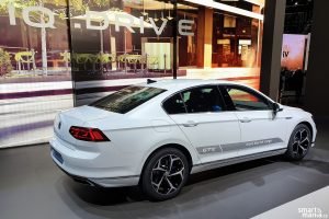 Volkswagen Passat GTE Zeneva 2019 1