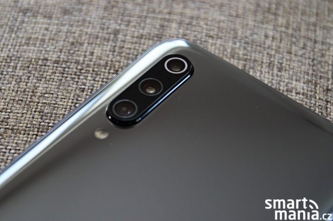 Xiaomi Mi 9 nabízí hned tři fotoaparáty na zadní straně. Výsledná kvalita fotografií nás příjemně překvapila.