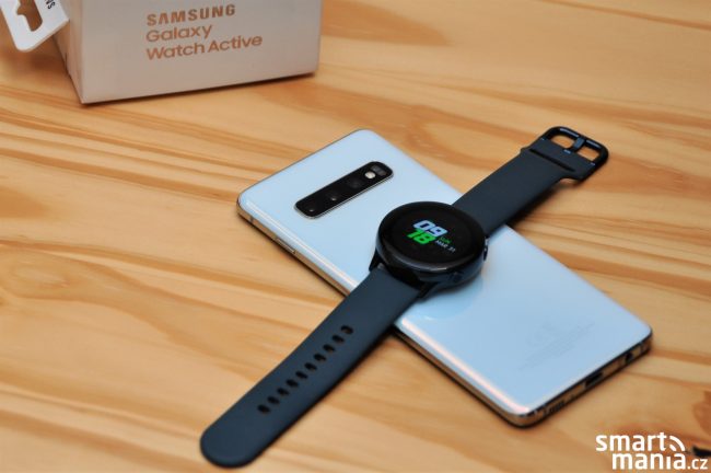 Samsung Galaxy Watch Active se nabijí i ze zad vlajkových modelů S10,S10+ a S10e