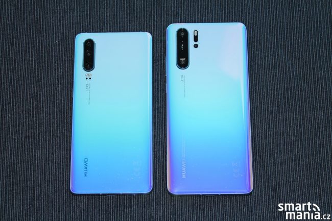 Huawei P30 vs. Huawei P30 Pro (v barvě Breathing Crystal)