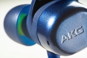 AKG N200A 2