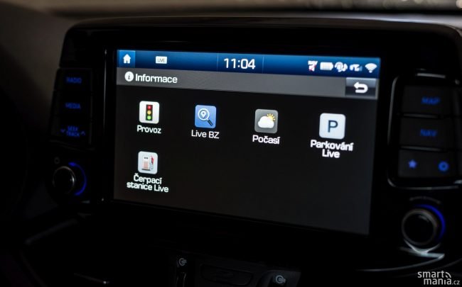 Infotainment můžete připojit k internetu a nabídne pak jednoduché aplikace.
