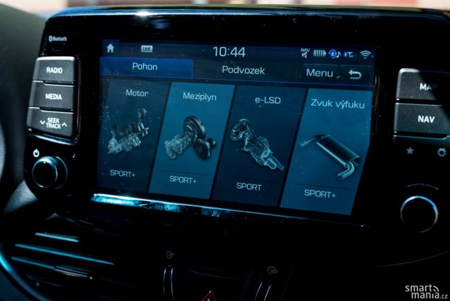 Tohle připomíná počítačové hry. Auto si nastavíte podle svých potřeb.