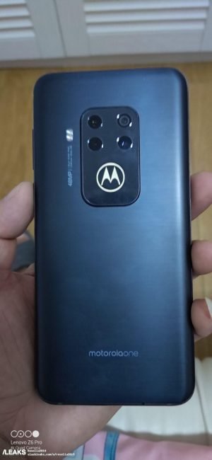 Motorola One zada