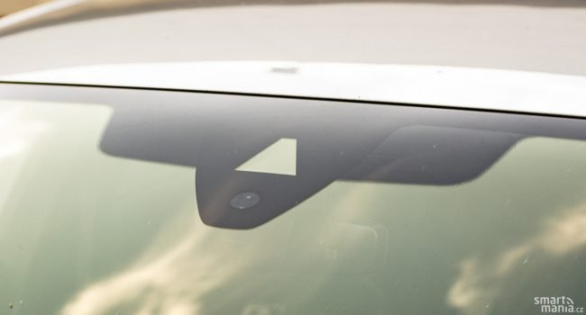 Arteon je blízko autonomní jízdě. Samozřejmě umí číst dopravní značky.