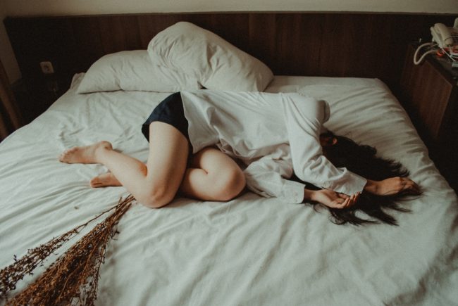 deprese zena postel