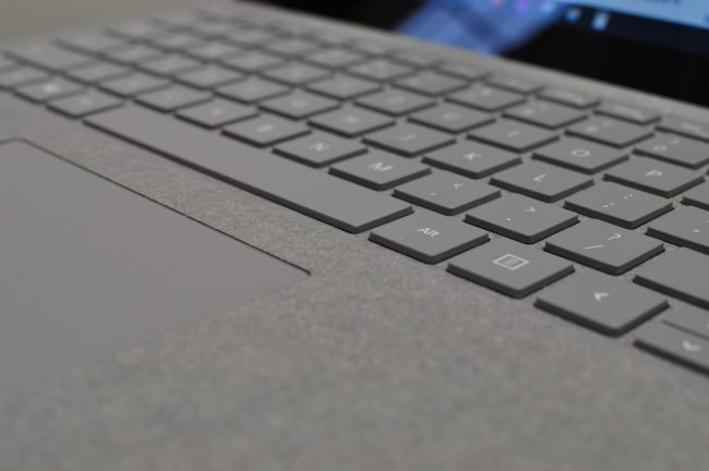 recenze surface laptop 2 32