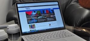 surface laptop 2 recenze