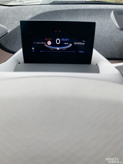 Před dalším nabíjením jsme měli kapacitu 8 % a dojezd 13 km. To je pořád ještě hodně.