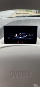 Na startu v Praze ukazuje vůz dojezd 210 km.