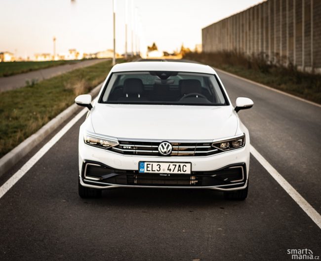 GTE má nárok na značku EL, kterou se označují elektromobily. S touto registrační značkou můžete v Praze bez omezení parkovat na modré zóně. Rozhodující pro přidělení značky EL jsou emise CO2. GTE má nárok na značku EL, kterou se označují elektromobily. S touto registrační značkou můžete v Praze bez omezení parkovat na modré zóně. Rozhodující pro přidělení značky EL jsou emise CO2.