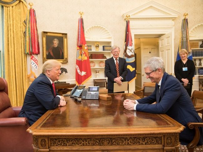 trump tim cook