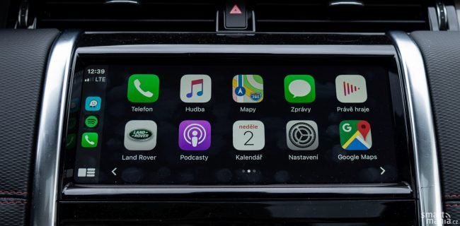 Na velkém displeji je CarPlay vskutku komfortní.