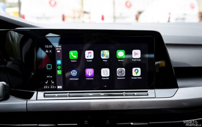 Apple CarPlay je na velkém displeji fajn. Ještě lepší je, že funguje bez kabelů. Apple CarPlay je na velkém displeji fajn. Ještě lepší je, že funguje bez kabelů.