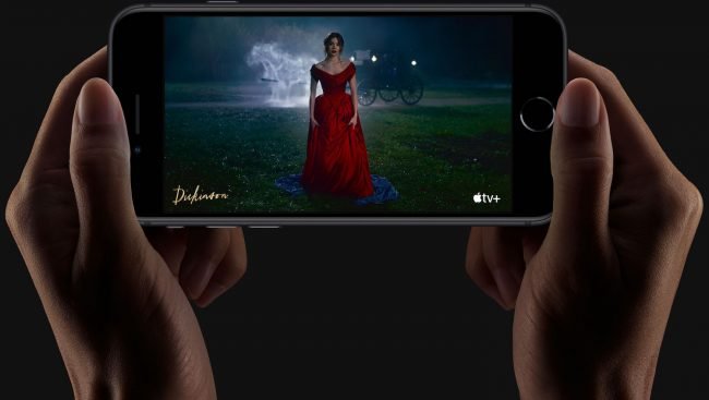 iphone SE hands iphone SE hands