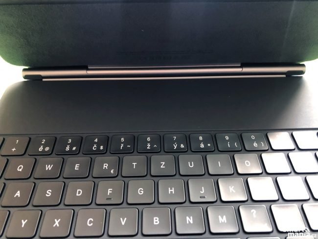 Apple Magic Keyboard 2020 07